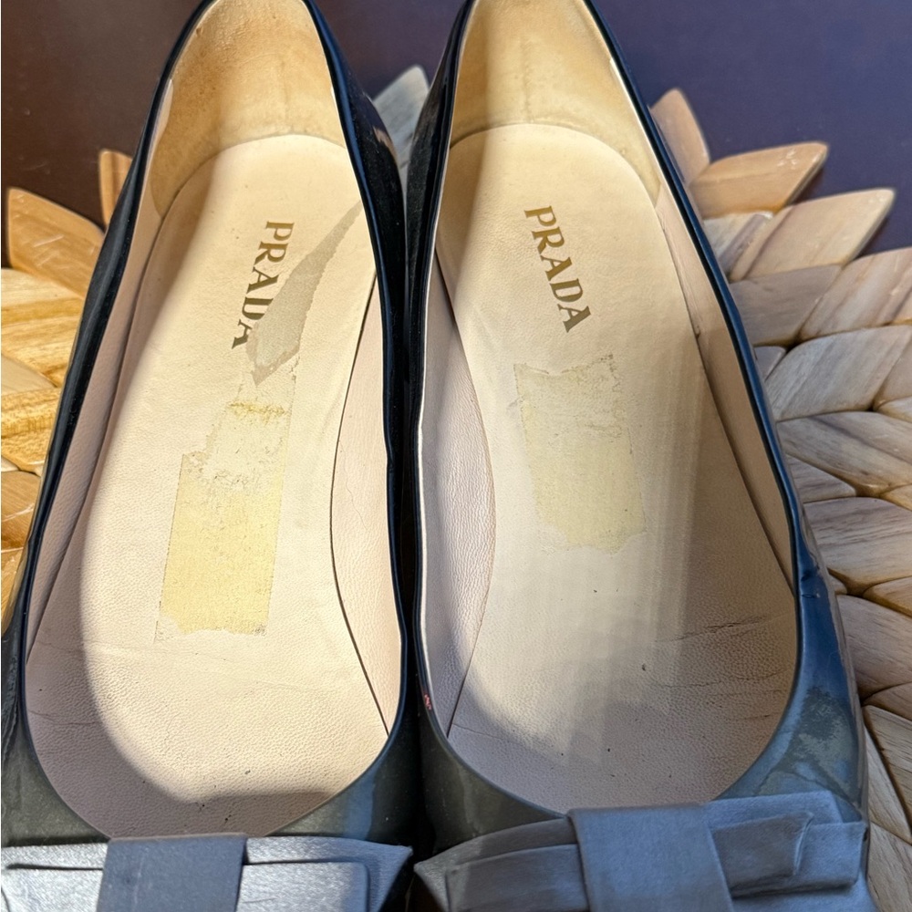 Prada Women's Gray Leather Flats with Silver Bow - Picture 3 of 8